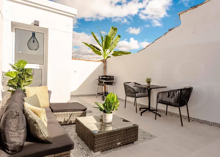 Rooftop Apartment & Private Jacuzzi In The Center By Rems